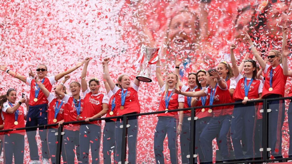 Arsenal celebrate UWCL success in style