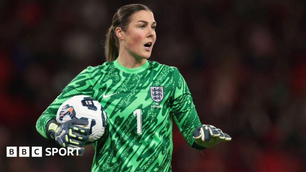 Earps announces shock England retirement after losing place