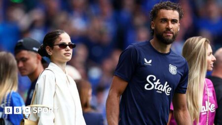 Everton condemn online abuse of Calvert-Lewin's wife