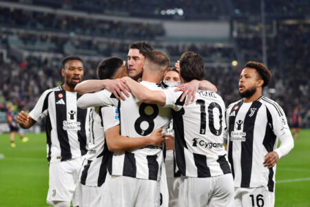 Juventus Lecce hugs