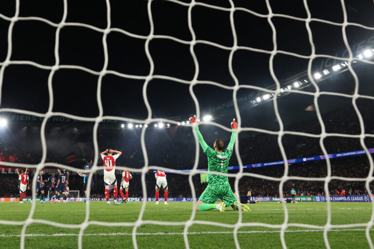 paris saint germain v arsenal fc 4