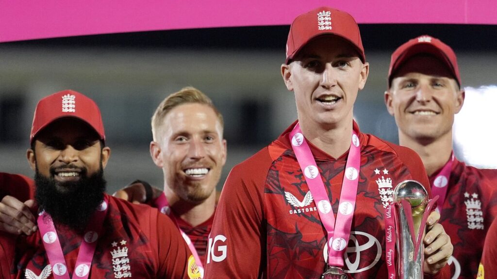 Duckett and Smith star as England complete T20I series whitewash