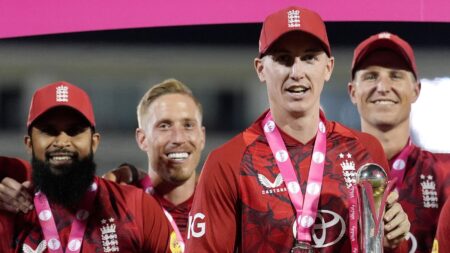 Duckett and Smith star as England complete T20I series whitewash