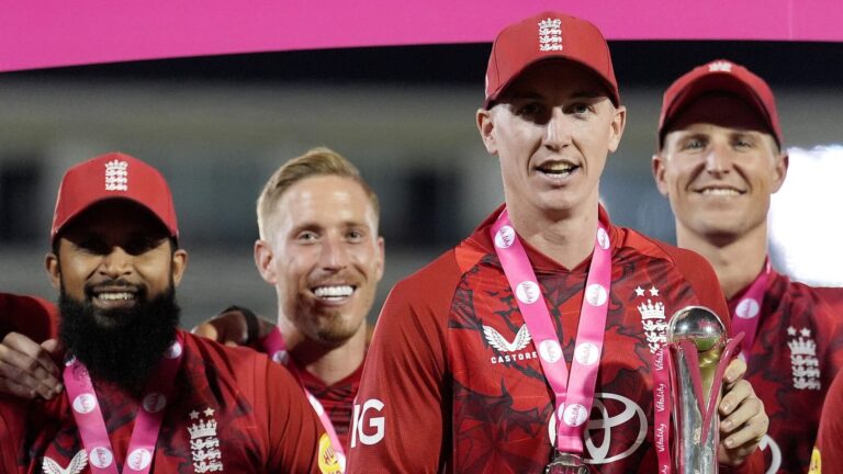 Duckett and Smith star as England complete T20I series whitewash