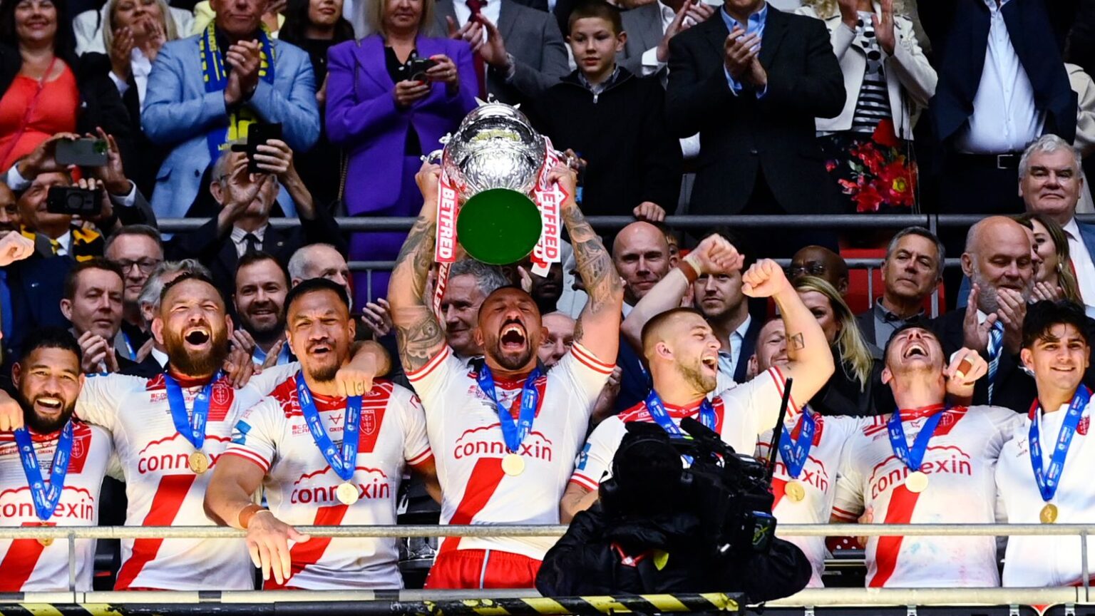 Last-gasp drama as Hull KR sink Warrington to win Challenge Cup