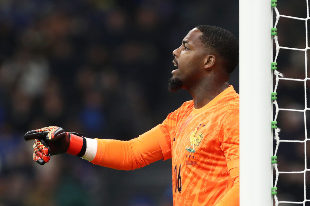 Milan book Maignan’s replacement after opening Chelsea bid